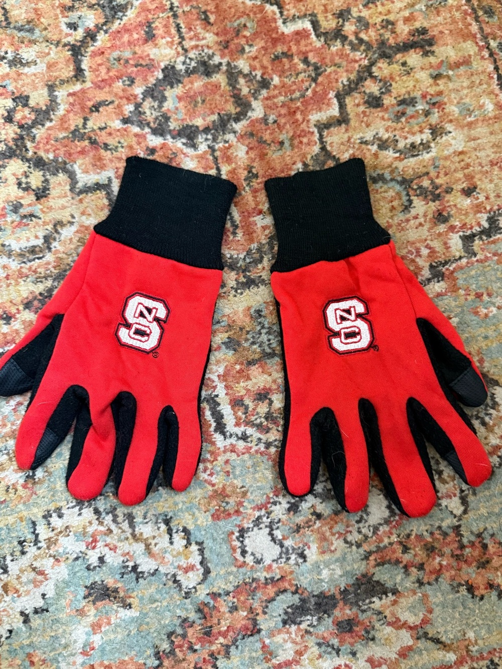 NC State Red & Black Touchscreen Gloves
